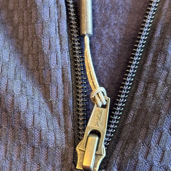 SEATTLE KRAKEN NHL Men’s Zip Up Collared Long Sleeve Blue/Purple Like New Medium - Picture 8 of 10